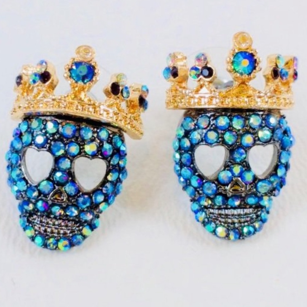 New Betsey Johnson Skull Stud Earrings